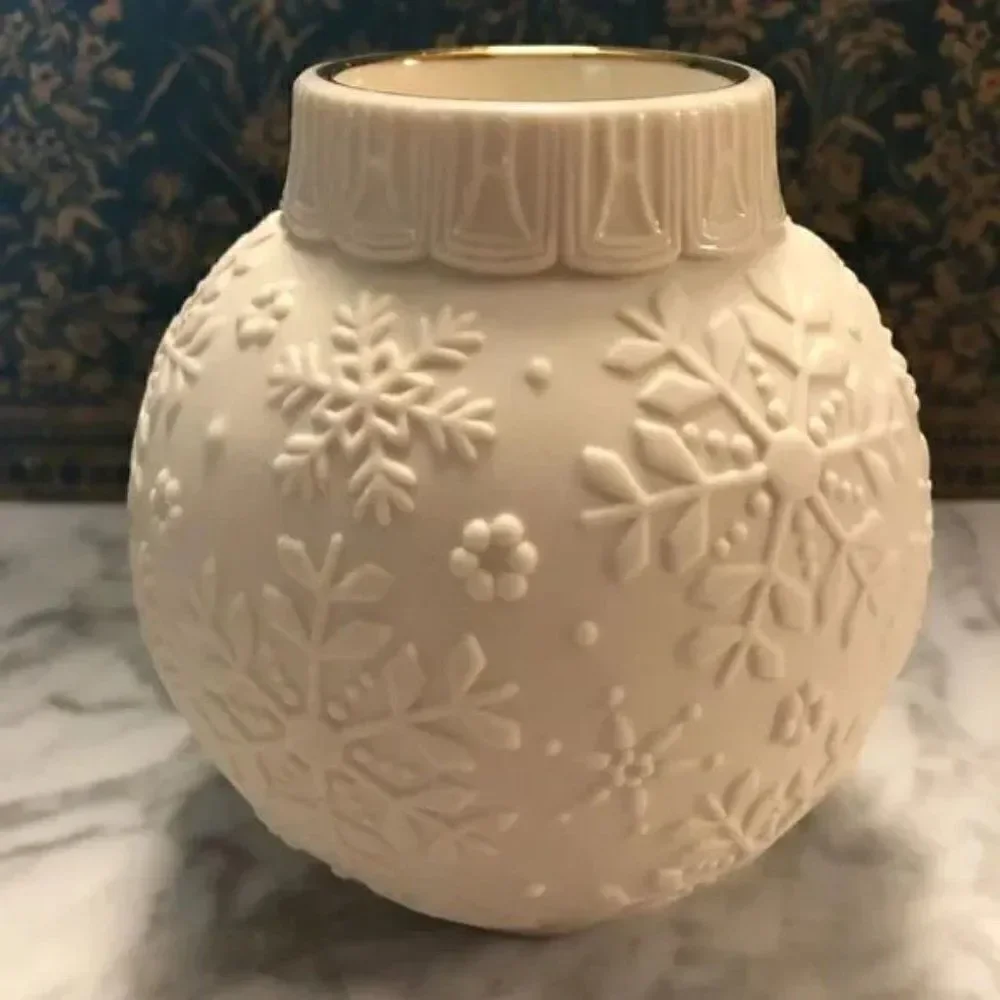 Lenox Bisque Porcelain Ornamental Glow Snowflake Votive Holder